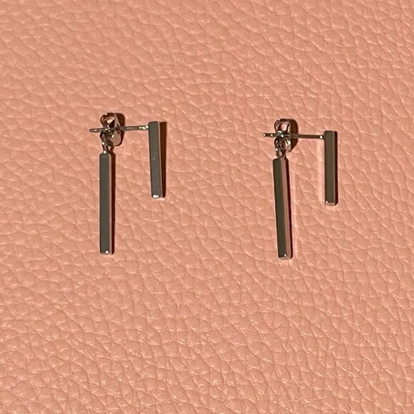 Aviv Collection 'Vicin Earrings' Silver-tone - Picture 3 of 6